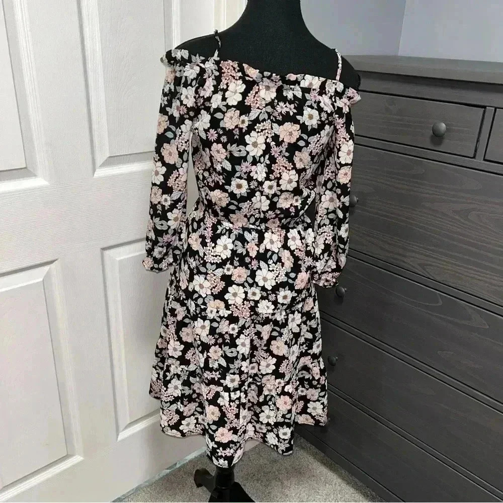 Monteau Dress - Picture 3 of 5